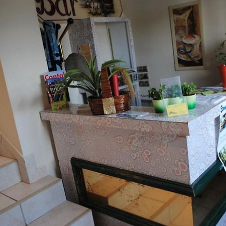 Hotel Des Voyageurs Chez Betty Neussargues en Pinatelle Eksteriør billede