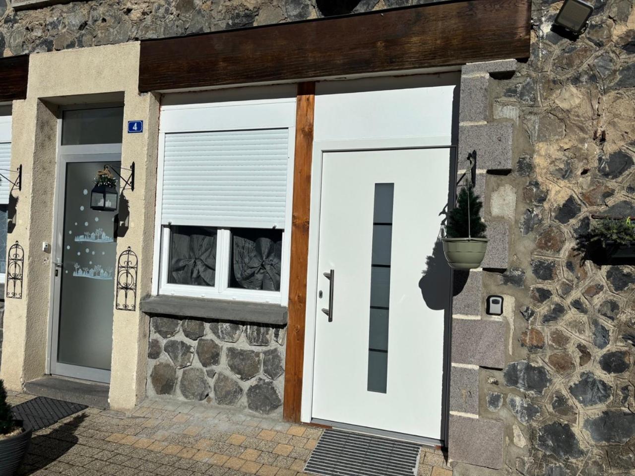 Hotel Des Voyageurs Chez Betty Neussargues en Pinatelle Eksteriør billede