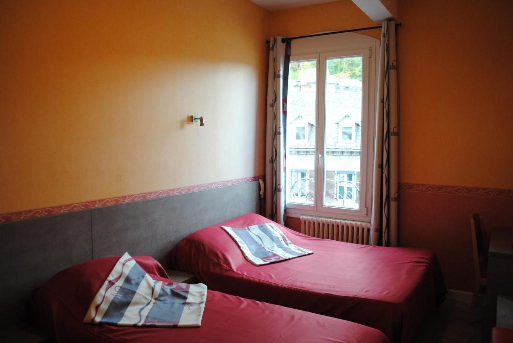 Hotel Des Voyageurs Chez Betty Neussargues en Pinatelle Eksteriør billede